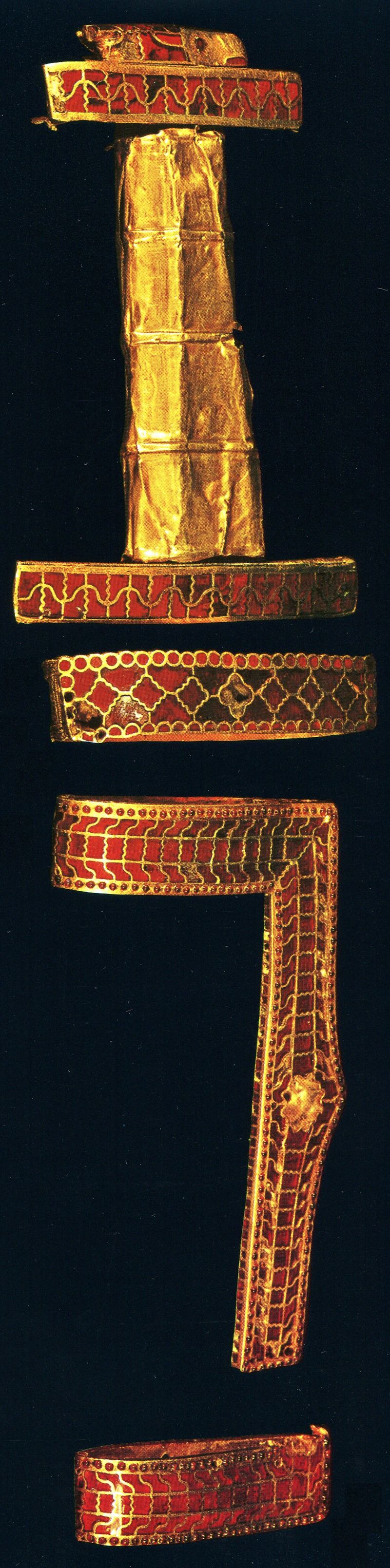 Meč zo zlata s granátmi panovníka Childerika I, súčasť kráľovských klenotov