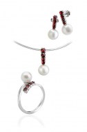 2011: perlovo-granátová kolekcia 962
