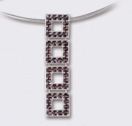 Štvorčekový náhrdelník s českým granátom 1280