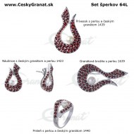 Prsteň s perlou a českým granátom 1440